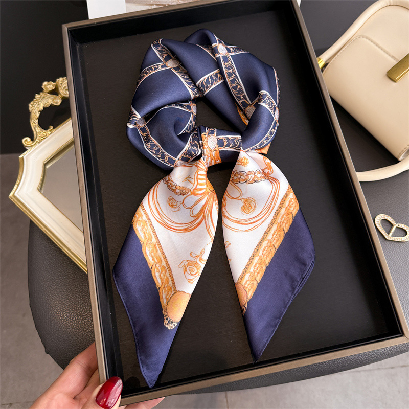 Silk Scarf Square - ผ้าพันคอไหมพิมพ์ลายโซ่สีน้ำเงินคลาสสิก ผ้าพันคอทรงสี่เหลี่ยมสำหรับผู้หญิง สไตล์ลำลอง สวยหรู บางเบา ขนาด